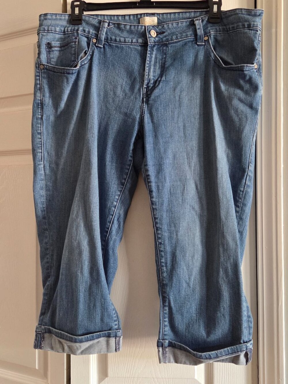 Levis, red tag cropped jeans.  22W